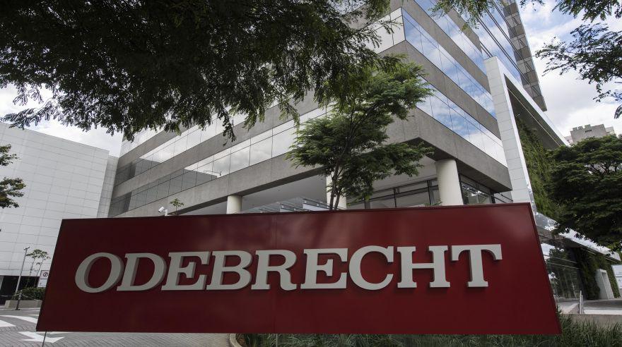 Estrategia. Ejecutivos de Odebrecht eran compensados por la empresa con indemnizaciones por el tiempo que duraban sus controversias. (Foto: AFP)