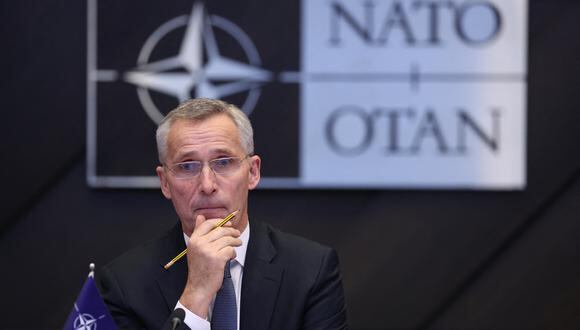 La OTAN, dijo Jens Stoltenberg, permanece “muy atenta” al riesgo de una operación encubierta y enfatizó que Rusia tendría “un alto precio que pagar” en caso que cometa tal “violación del derecho internacional”. (Photo by Kenzo TRIBOUILLARD / AFP)