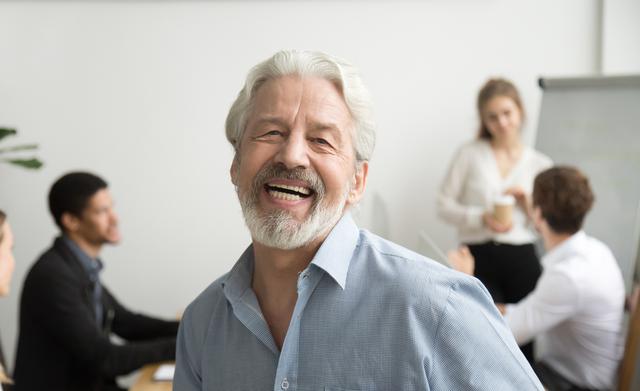 Empleabilidad
En el sector laboral aparece otra tendencia a considerar. Los trabajadores ya no se retiran a los 60 años de edad sino ocho años después, o hasta más. Paradójicamente en las empresas no existen planes para los trabajadores de mayor edad. (Foto: Freepik)