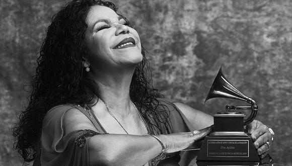 Eva Ayllón tras recibir su Grammy Latino: “Se lo entrego a mi país”. (Foto: @latingrammys/Omar Cruz)