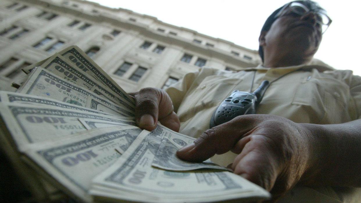 Este es el nivel más alto del tipo de cambio desde que cotizó en S/ 3.303 por dólar el 26 de enero de este año (Foto: Andina).