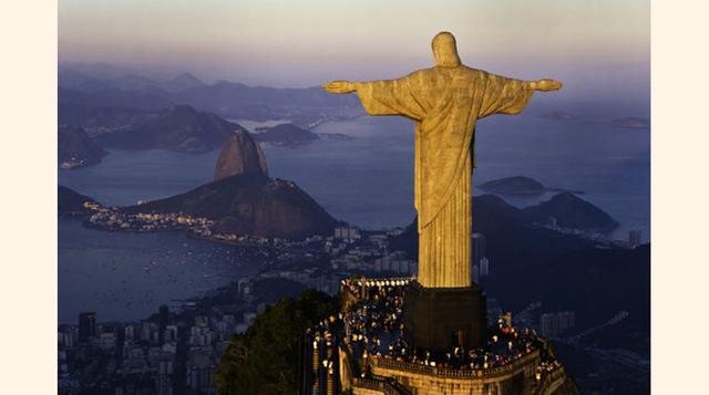 Minada de montañas que dificultan su confección urbana, Rio de Janeiro podría ser perfectamente el lugar del mundo con más miradores espectaculares del planeta. Uno de ellos es el Cristo Redentor. (Foto: Traveler)