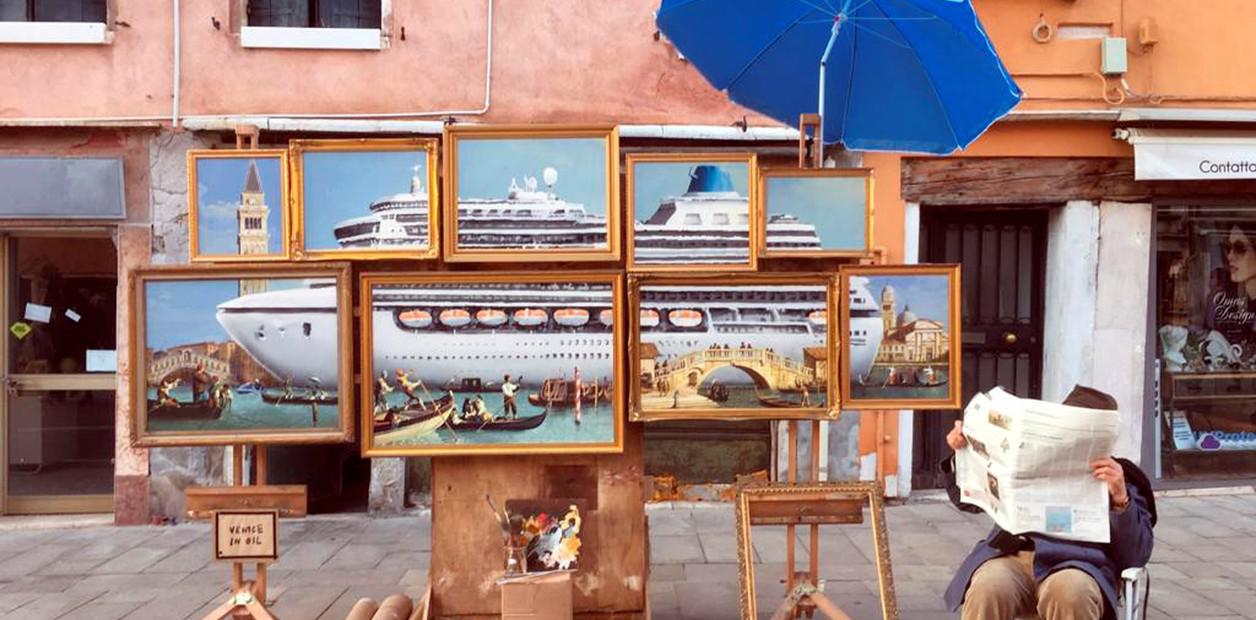 El artista elaboró un graffiti en la parte de Dorsoduro, en los canales de Venecia.(Instagram de Banksy)