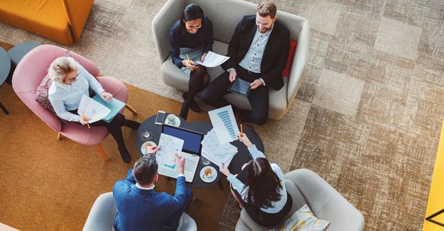 FOTO 6 | Intenta estar abierto a otras situaciones y no encerrarte en tu propia visión. Es necesario buscar siempre diferentes maneras de resolver un problema para luego elegir la forma más acertada. (Foto: iStock)