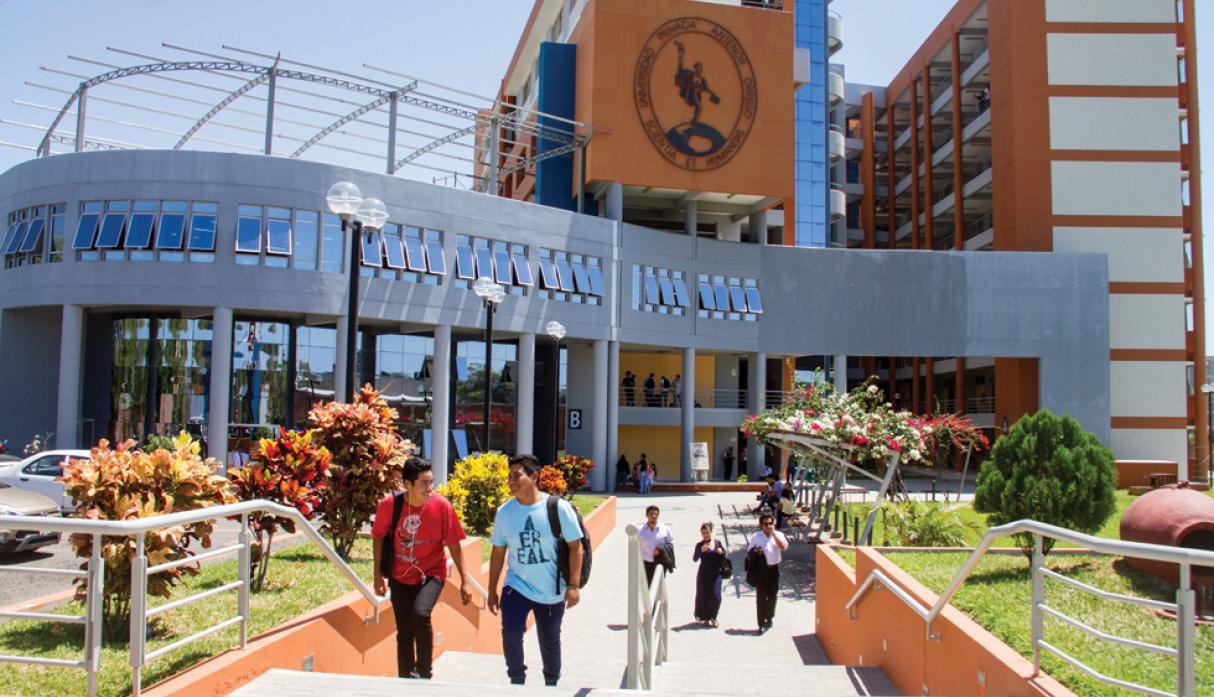 FOTO 23 | 22 Universidad Privada Antenor Orrego