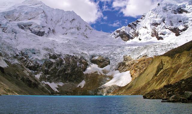 FOTO 2 | DESHIELO DE GLACIARES: Hacia el año 2003, ya había perdido 22.4% de esa superficie en un proceso de deshielo que, en los próximos años, afectará tremendamente el ciclo del agua y la disponibilidad de este elemento para la agricultura, ganadería, 