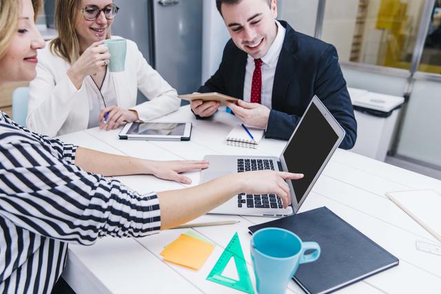 FOTO 2 | Coworking manager. Cada día los espacios y dinámicas para trabajar en equipo son más prolíferos. Por ello, un experto que administre a estos equipos serán profesionistas altamente reconocidos. (Foto: Freepik)