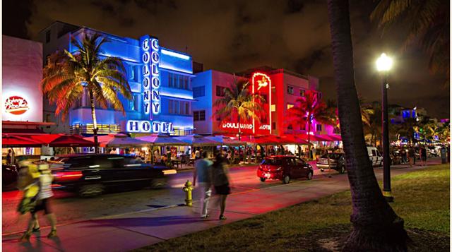 Ocean Drive (Miami). Todo el esplendor art déco y vintage del Miami de otra época renace en Ocean Drive, imprescindible una caminata por esta calle peatonal y sofisticada que alberga las joyas arquitectónicas más alucinantes de ese estilo en América (hay 