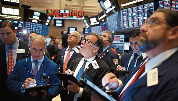 Volatilidad de mercados. Es tan elevada que los inversionistas prefieren tener su dinero en cash, en instrumentos de corto plazo. (Foto: AFP)