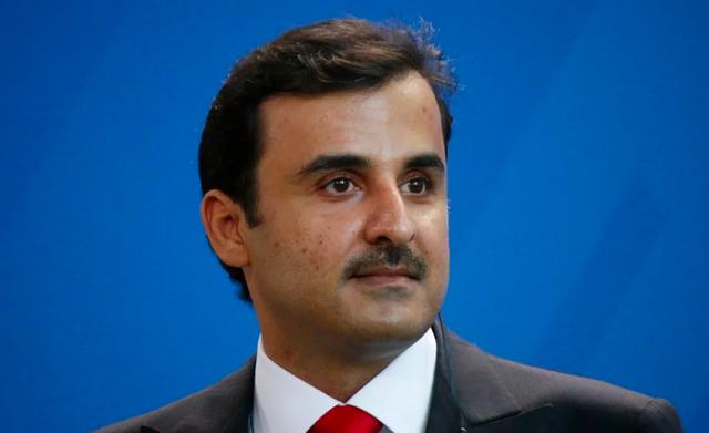 FOTO 12 | 12. El emir de Qatar: Tamim bin Hamad Al Zani
Patrimonio neto: $1,2 mil millones (€1,08 mil millones). El emir Tamim bin Hamad Al Zani es el actual emir de Qatar, perteneciente a la dinastía de los Al Thani. Es el cuarto hijo del Emir anterior, su majestad Hamad bin Khalifa Al Thani.

“El 25 de junio de 2013 su padre Hamad bin Jalifa Al Thani anunció ante los miembros de la familia real y figuras prominentes de la sociedad catarí, su voluntad de abdicar en Tamim.” (Foto: 360b / Shutterstock.com)