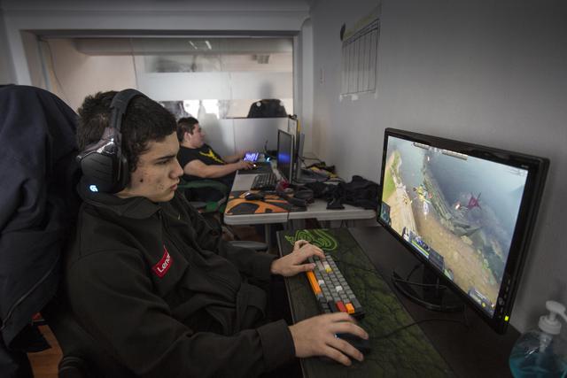 Según el análisis de la plataforma, la mayor demanda de compra de videojuegos por Internet proviene de personas entre 18 y 35 años de edad. De este grupo, el 65% de los usuarios son varones y el 35% mujeres. (Foto: GEC)