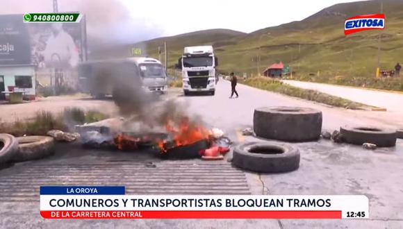 Los vehículos no pueden transitar por la Carretera Central en ambos sentidos a la altura de La Oroya, en la provincia de Yauli, en Junín. (Captura video Exitosa)