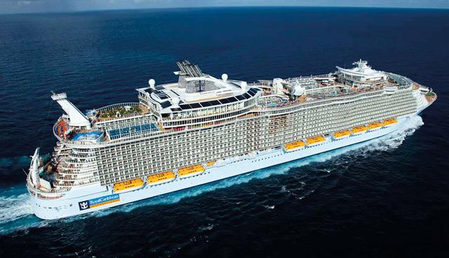 FOTO 4 | Construido en el astillero STX France, las enormes dimensiones de este buque obligaron a la compañía a levantar una nueva terminal acorde con su tamaño en el Puerto de Miami.