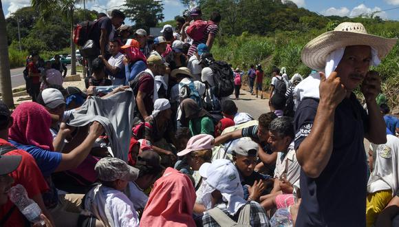 Una caravana de inmigrantes hondureños atraviesa México dirigiéndose a la frontera con Estados Unidos para ingresar a ese país. (Foto: AFP)