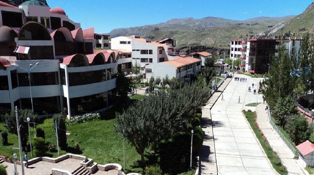 Universidad Nacional De Huancavelica. Solo el 18% de los postulantes logra ingresar.