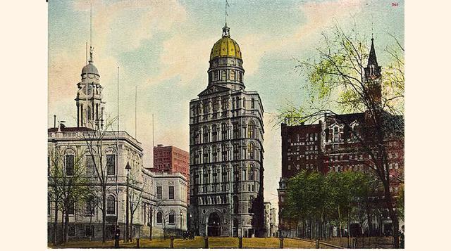 The World Building fue la sede del desaparecido periódico The New York World que dirigió Pulitzer. El rascacielos fue, por cinco años, el más alto del mundo y fue demolido en 1955.