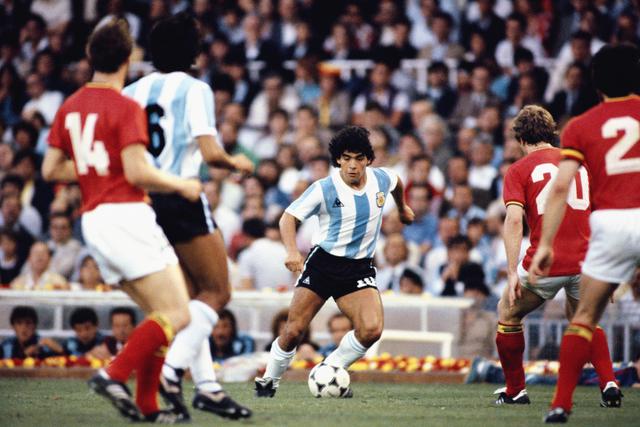 FOTO 1 | Diego anotó 34 goles en 91 partidos jugados con la selección argentina. (Foto: Getty)