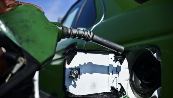 Opecu reportó una nueva baja en los precios de los combustibles. (Foto: AFP)