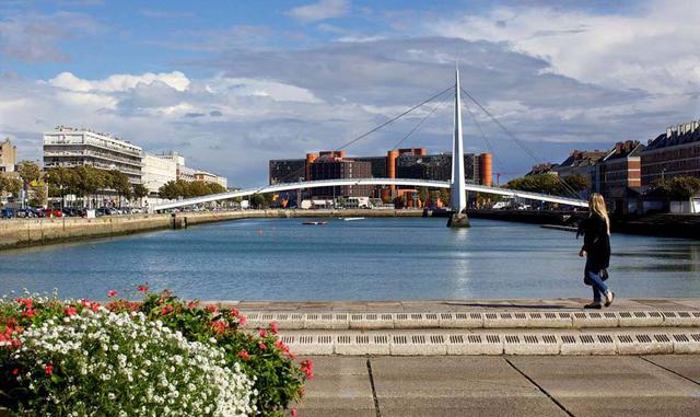 Le Havre, Francia. Tiene el carácter metropolitano de una ciudad portuaria que creció al amparo de la industria y la exportación en el siglo XIX. Además, se le suma el encanto arquitectónico de haber sido remodelada por completo tras la II Guerra Mundial 