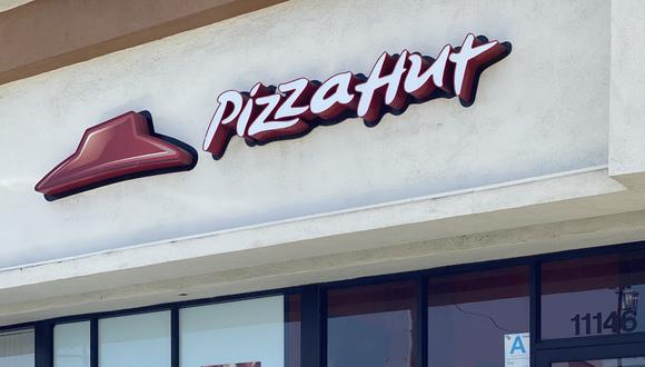 Locales de Pizza Hut son algunos que han eliminado puestos de trabajo debido a la vigencia del nuevo salario mínimo en California (Foto: AFP)