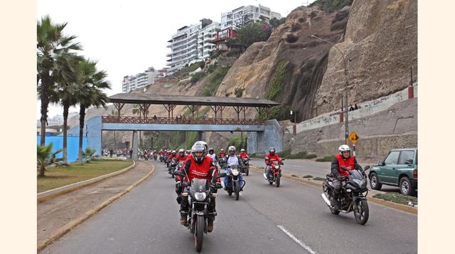 Es importante adaptar la moto a las condiciones del motociclista, para que este se sienta cómodo y pueda maniobrar sin dificultad. También es importante no usar audífonos. (Foto: Wilfredo Huanachin)