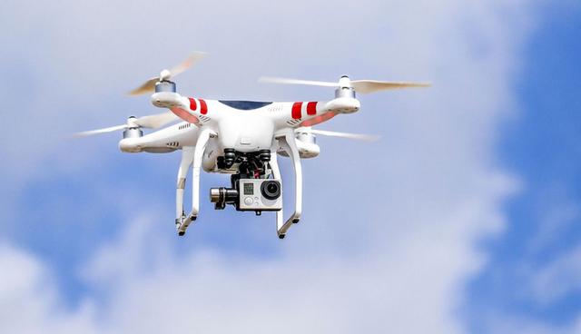 FOTO 1 | Drones: Los drones autónomos se utilizan para planear (a veces peligrosos) sitios de construcción de forma digital y proporcionar un mayor nivel de precisión. Los errores causan demoras y aumentan los costos, convirtiendo a los drones de bajo costo en una obviedad, según Shakti Shaligram de los diseñadores de Seymourpowell. "Los drones pueden mejorar drásticamente la velocidad, precisión y estándares de seguridad de muchas partes del ciclo de construcción", opina el graduado del MIT. (Foto: Getty)