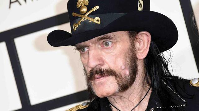 Lemmy Kilmister. A pesar de que falleció el 28 de diciembre de 2015, es necesario incluirlo por el impacto que tuvo su fallecimiento en el 2016. Kilmister fue el bajista y la voz de Mötorhead, una de las bandas más icónicas del hard rock y el metal.