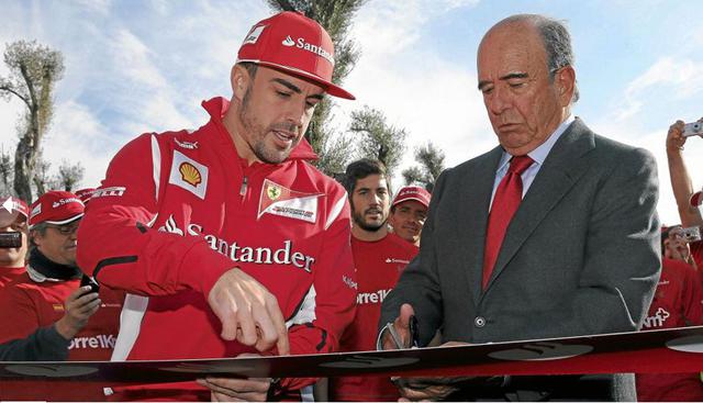 Botín apostó por la Fórmula 1. Aquí aparece con el piloto Fernando Alonso. (Expansión)