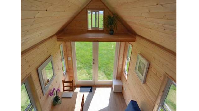 El dormitorio es bastante amplio y luminoso.