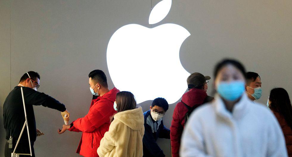 Apple se une así a la cohorte de empresas que han modificado sus líneas de producción para responder a la escasez de máscaras, como las italianas Prada y Lamborghini.