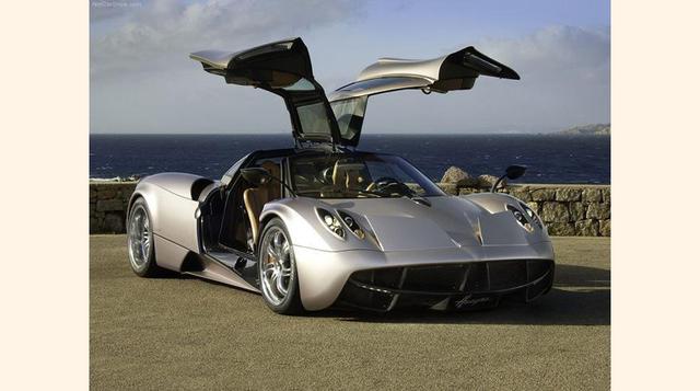Pagani Huayra. Potenciado con un motor V12 de seis litros capaz de acelerar de 0 a 100 km/h en 2.5 segundos y alcanzar la velocidad máxima de 371 km/h. Precio: US$ 1.39 millones. (Foto: Megaricos)