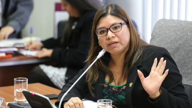 Lizbeth Robles fue una de las congresistas que renunció a Fuerza Popular con Kenji Fujimori. (Foto: GEC)