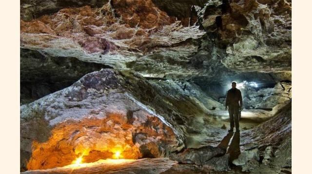 La Cueva Optymistychna, su nombre significa ¨optimista¨en ucraniano. Allí es donde se encuentra esta cueva que con sus 230 kilómetros de pasajes registrados es el mayor complejo de cuevas de Eurasia. (foto: elconfidencial).
