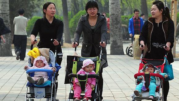 Desde la década de 1980, China sólo permitió a las familias tener un hijo o de lo contrario sufrirían amenazas de multas o pérdida del empleo.