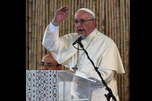 FOTO 12 | "Hemos de romper el paradigma histórico que considera la Amazonía como una despensa inagotable de los Estados sin tener en cuenta a sus habitantes"