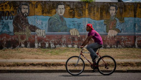 Los habitantes admiten que es "caro" realizar compras en Bolívar. (Foto: Rayner Peña / EFE)