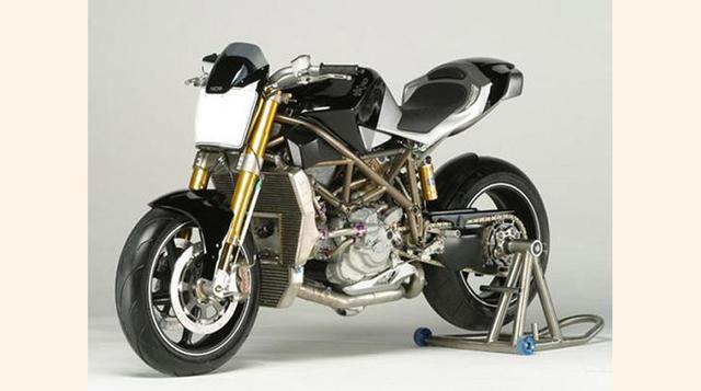 NCR MACCHIA NERA de $225,000, en italiano el “punto negro” es la última expresión del diseñador Aldo Drudi en está motocicleta moldeada con fibra de carbono y titanio.(Foto:Megaricos)