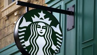 Una jueza obliga a Starbucks a readmitir a siete empleados que querían sindicarse