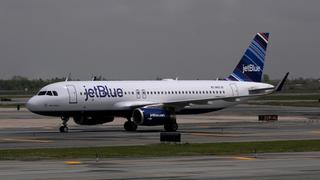 Vuelo inaugural de JetBlue a Lima fue interrumpido por permisos para sobrevolar Ecuador