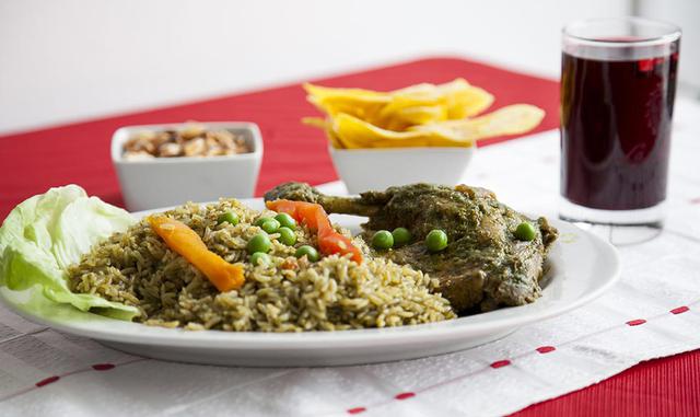 FOTO 2 | Para acompañar las comidas, las infusiones digestivas son ideales, pero también se puede optar por refrescos naturales como la chicha morada o el agua. (FOTO: Difusión)