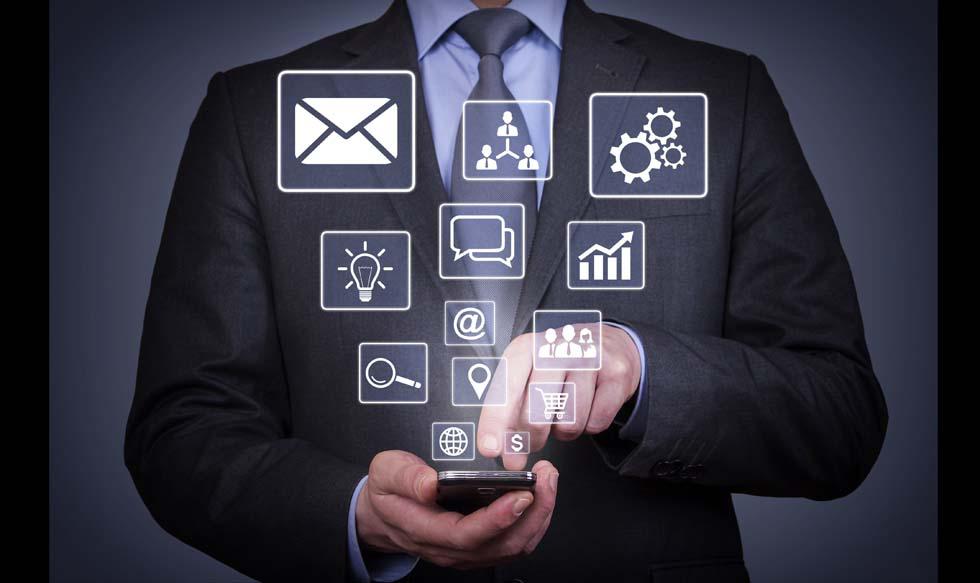 FOTO 1 | El cuerpo es la interfaz de usuario: más de la mitad de los usuarios actuales de asistentes por voz inteligentes creen que utilizaremos el lenguaje corporal, la expresión, la entonación y el tacto para interactuar con dispositivos tecnológicos como si fueran humanos. Dos de tres piensan que esto sucederá en solo 3 años.