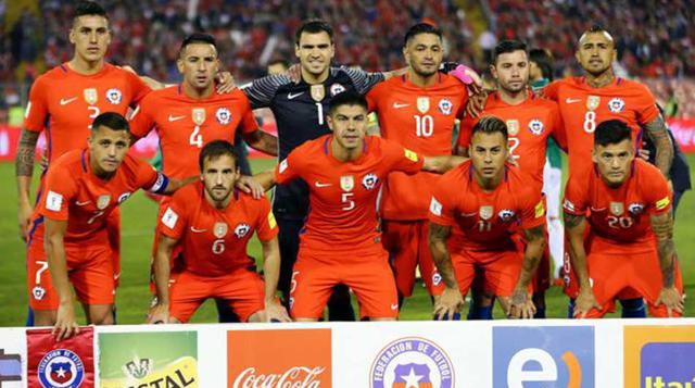 La selección de fútbol de Chile, conocida como la Roja disputó su primer partido hace 106 años, el 27 de mayo de 1910 contra Argentina. Su organización está a cargo de la Federación de Fútbol de Chile (FFCh), fundada el 19 de junio de 1895, hace 121 años.