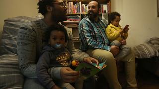 Parejas homosexuales cuentan los días para oficializar sus familias en Chile