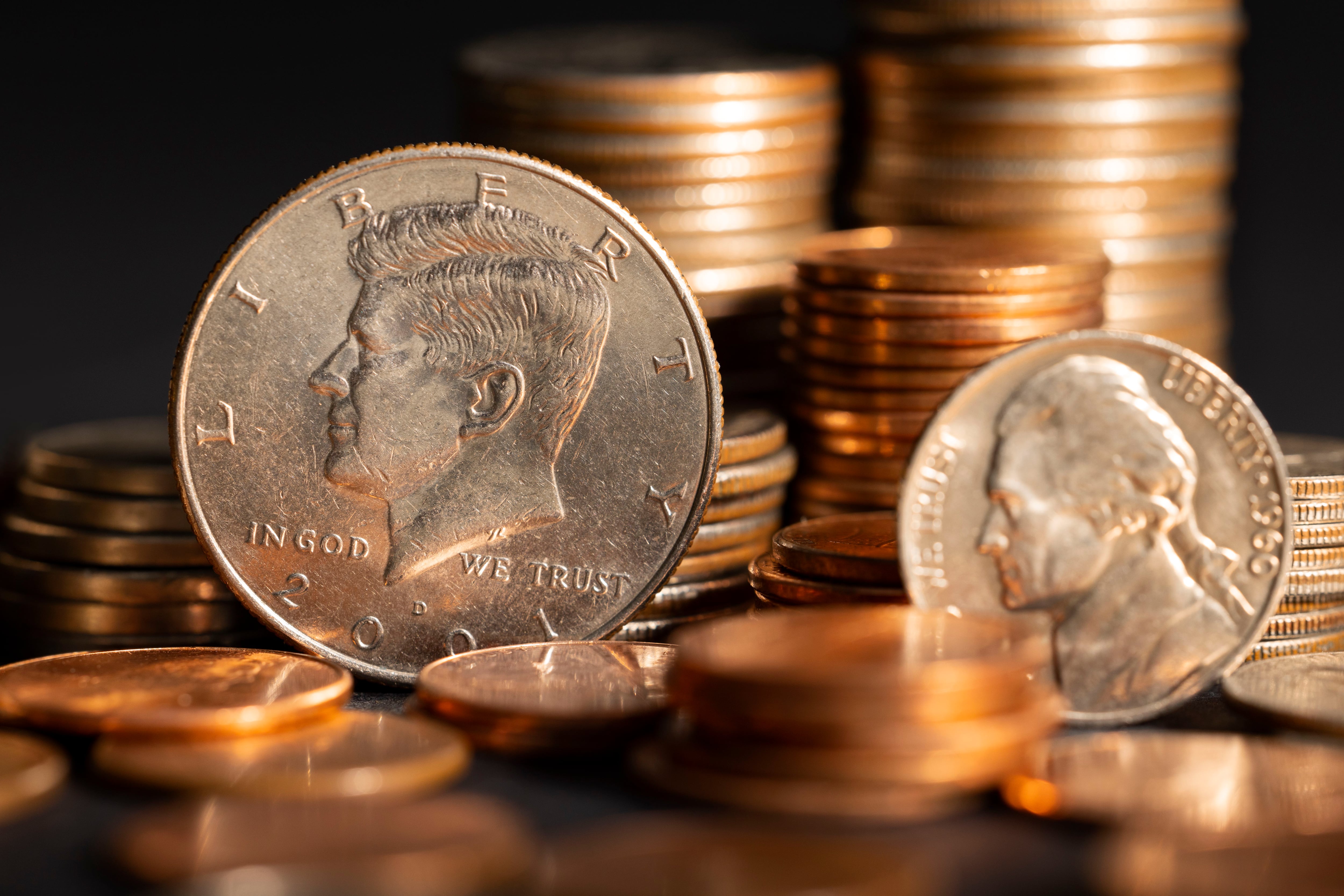 La moneda de 25 centavos de dólar de los Estados Unidos es conocida como un "quarter" en inglés. Actualmente, hay diferentes diseños de reverso en los quarters estadounidenses, que forman la serie conocida como "America the Beautiful Quarters Program" (Foto: Freepik)