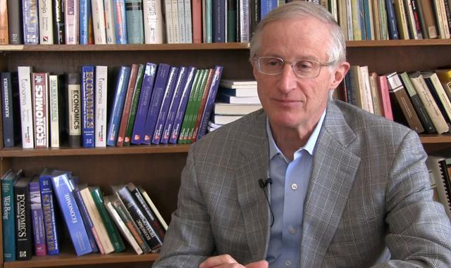 FOTO 11 | William Nordhaus, profesor de la Universidad de Yale, que ha desarrollado enfoques económicos para el análisis del cambio climático, incluyendo el modelo DICE, ampliamente utilizado para establecer una ponderación de los costos y beneficios de t