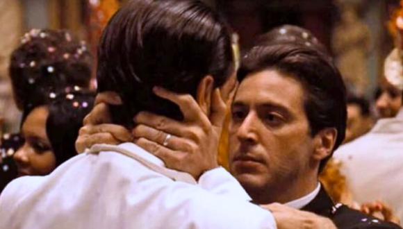 El beso entre Michael Corleone y su hermano Fredo en plena fiesta de Año Nuevo es de las escenas más emblemáticas de la fecha (Foto: Paramount Pictures)