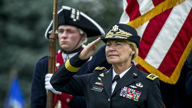FOTO 7 | Ann Dunwoody. Sirvió casi cuatro décadas en el ejército estadounidense, ascendió a convertirse en un general de cuatro estrellas en 2008 y se retiró en 2012 como comandante del Comando de Material del Ejército.