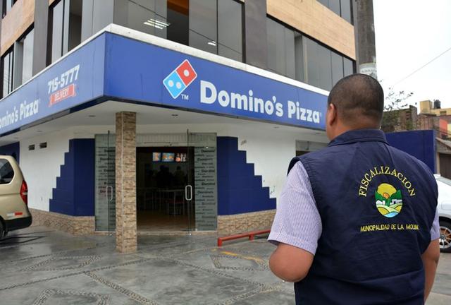 11.- Al día siguiente, la Digesa encontró condiciones insalubres en otro local de la cadena estadounidense. Esta vez fue la sede de la avenida Canadá, en el distrito de San Luis. En tanto, los trabajadores tampoco permitieron a las autoridades que inspecc