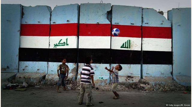 Sadr City, en la capital iraquí hay un muro de cemento de unos cuatro metros de altura y cinco kilómetros de largo. Lo construyó el ejército estadounidense en 2007 en el barrio de Sadr, de cuño chiíta. También en otras partes de Bagdad hay muros de concre