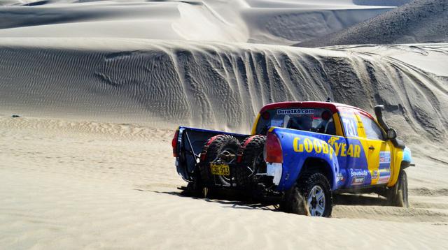 Etienne Lavigne, director del Dakar, considera que los desiertos del Perú representan para los participantes “lo más parecido que hay al desierto sahariano”, que los eventos geopolíticos obligaron a abandonar en 2008, lo que llevó al rally hasta el contin